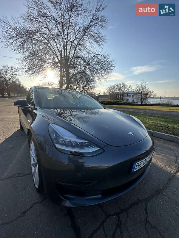 Седан Tesla Model 3 2020 в Николаеве