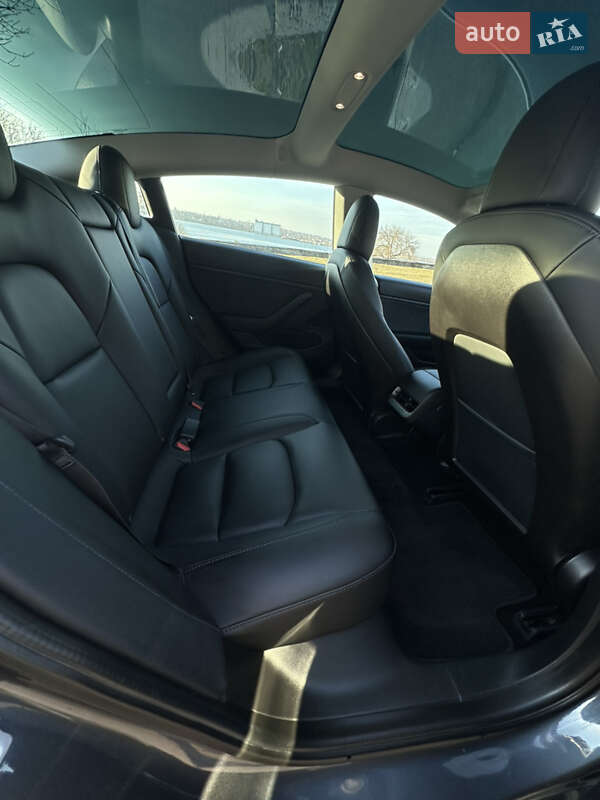 Седан Tesla Model 3 2020 в Николаеве
