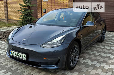 Седан Tesla Model 3 2019 в 