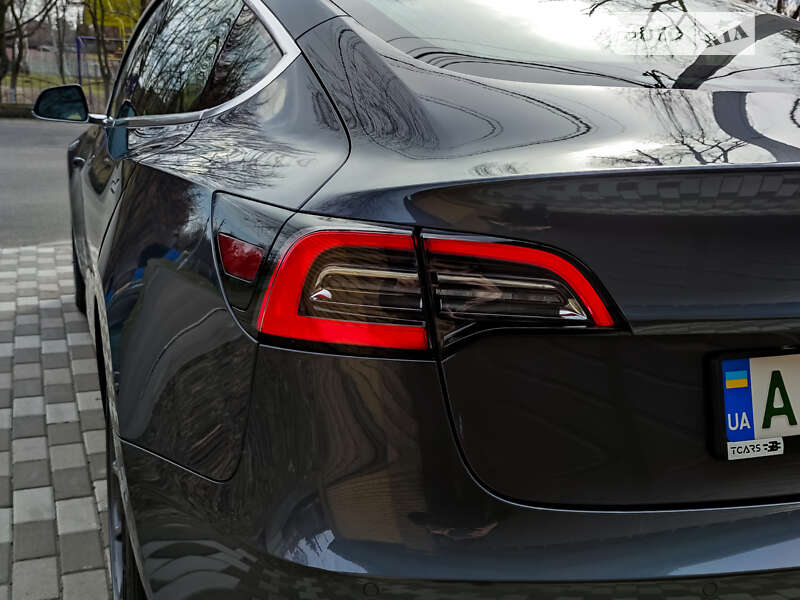 Седан Tesla Model 3 2019 в Киеве