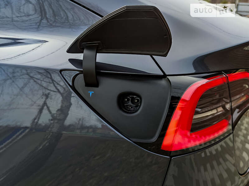 Седан Tesla Model 3 2019 в Киеве