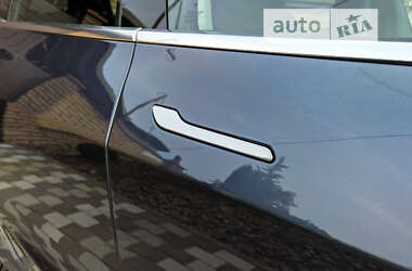 Седан Tesla Model 3 2019 в Киеве