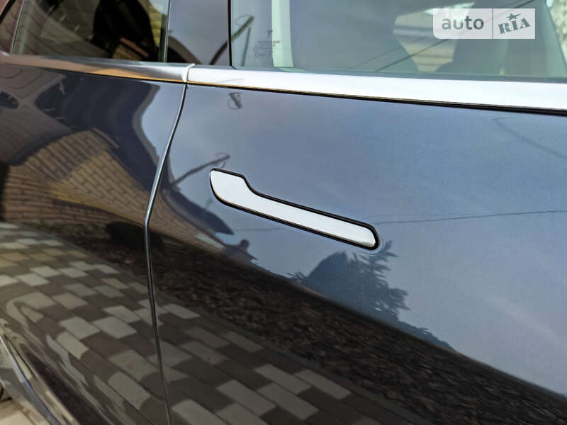 Седан Tesla Model 3 2019 в Киеве