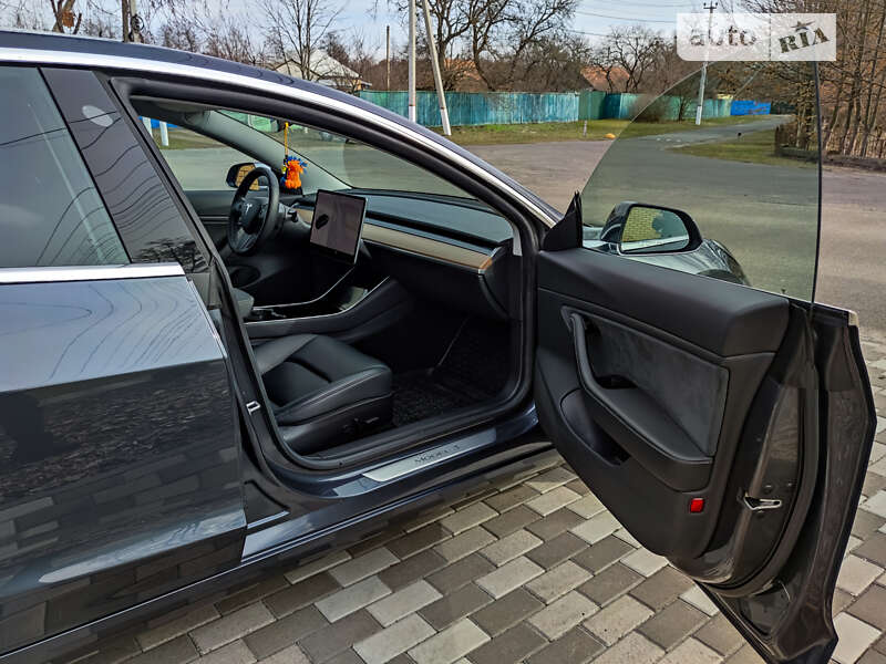 Седан Tesla Model 3 2019 в Киеве