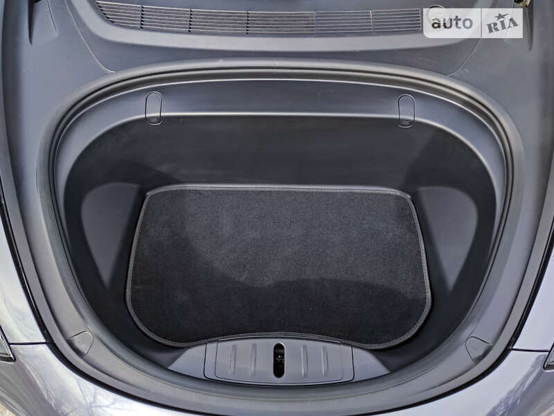 Седан Tesla Model 3 2019 в Киеве