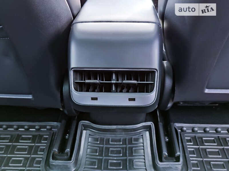 Седан Tesla Model 3 2019 в Киеве