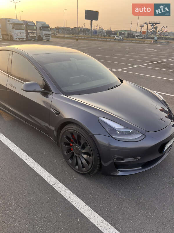 Седан Tesla Model 3 2021 в Львове