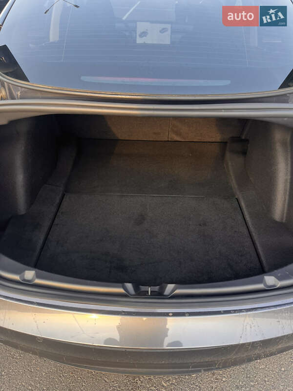 Седан Tesla Model 3 2021 в Львове