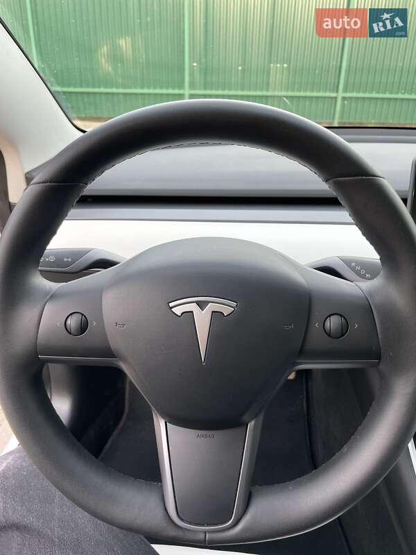 Седан Tesla Model 3 2020 в Самборе