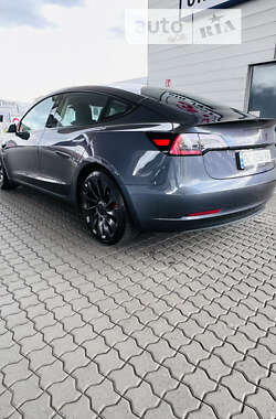 Седан Tesla Model 3 2022 в 