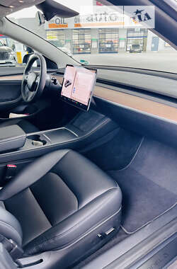 Седан Tesla Model 3 2022 в 