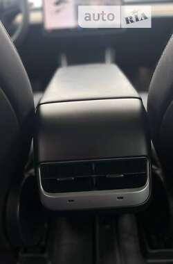 Седан Tesla Model 3 2020 в Тульчине