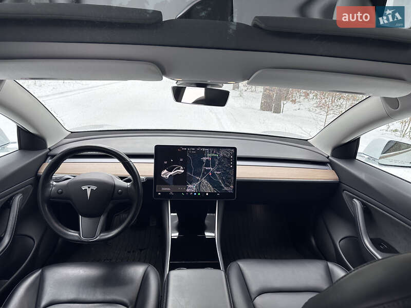 Седан Tesla Model 3 2018 в Львові