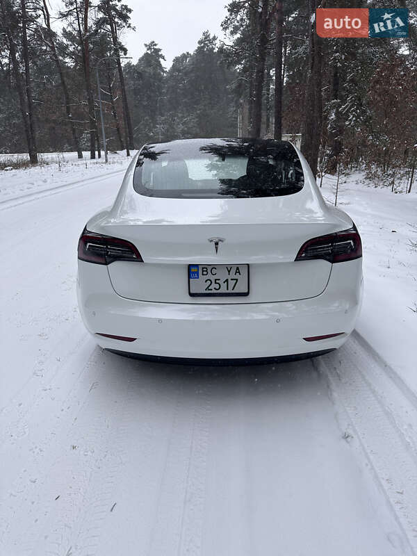 Седан Tesla Model 3 2018 в Львові