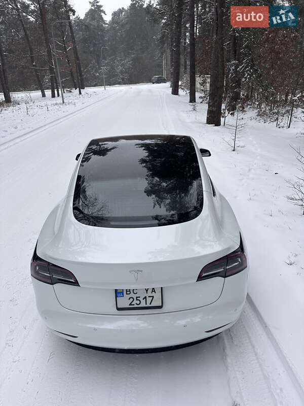 Седан Tesla Model 3 2018 в Львові