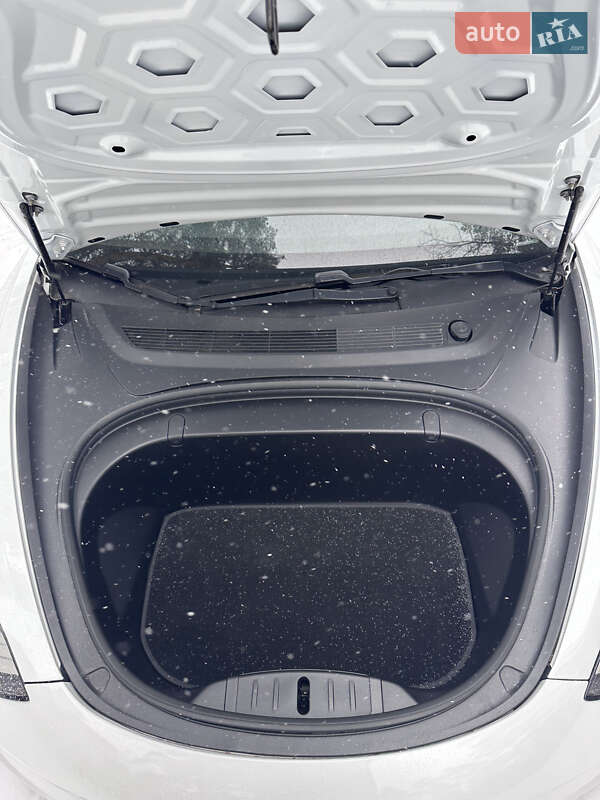 Седан Tesla Model 3 2018 в Львові