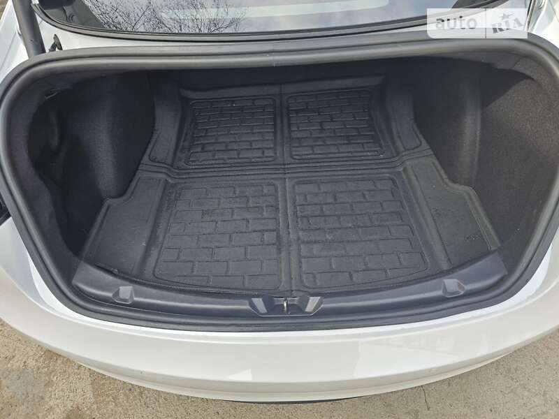 Седан Tesla Model 3 2020 в Одесі