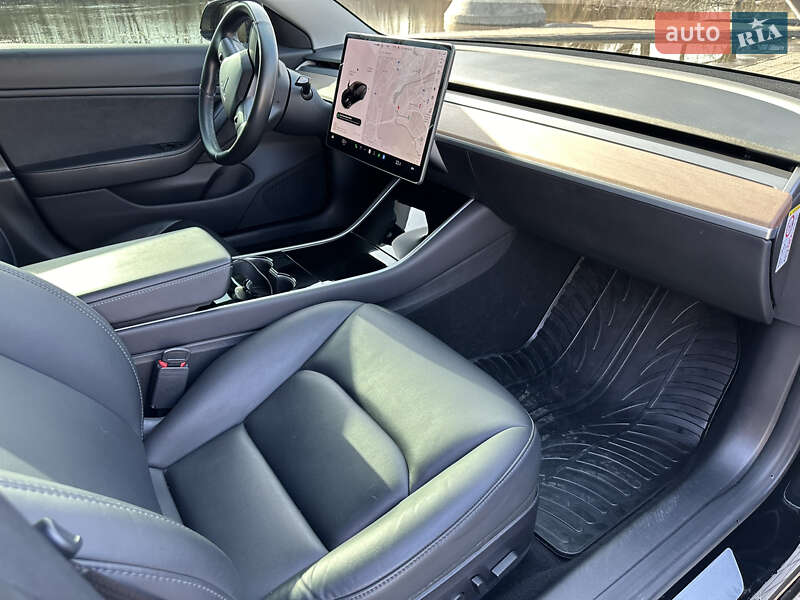 Седан Tesla Model 3 2019 в Луцьку