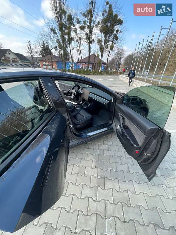Седан Tesla Model 3 2018 в Вінниці