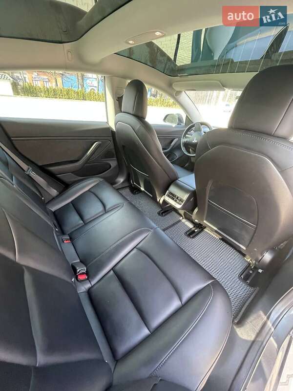 Седан Tesla Model 3 2018 в Вінниці