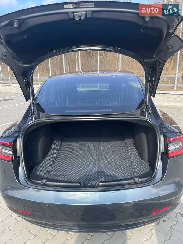 Седан Tesla Model 3 2018 в Вінниці