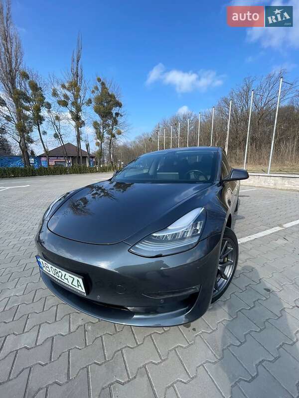 Седан Tesla Model 3 2018 в Вінниці