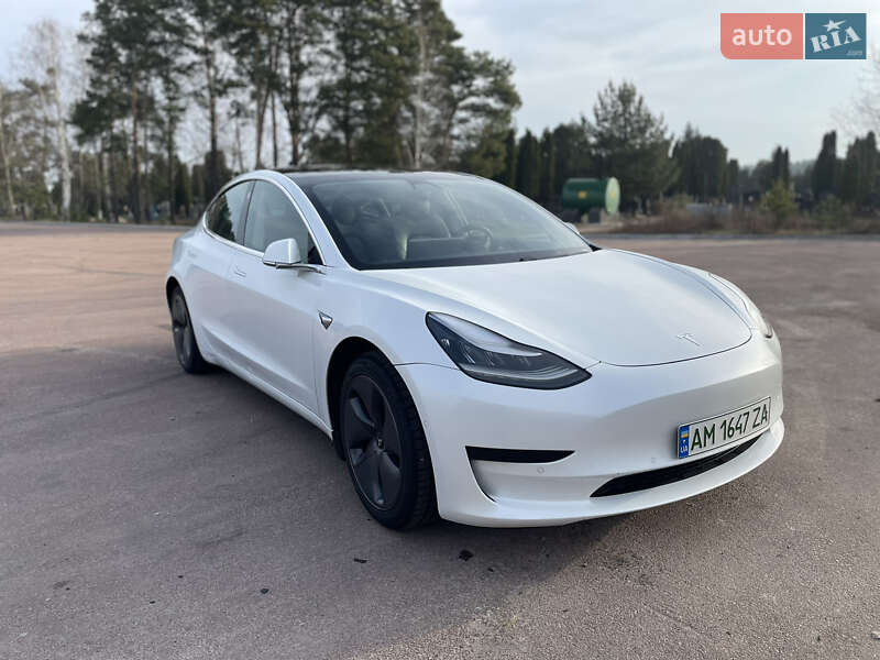 Седан Tesla Model 3 2020 в Житомирі