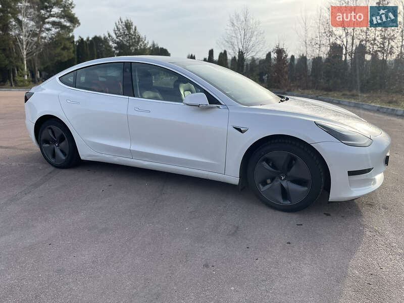 Седан Tesla Model 3 2020 в Житомирі