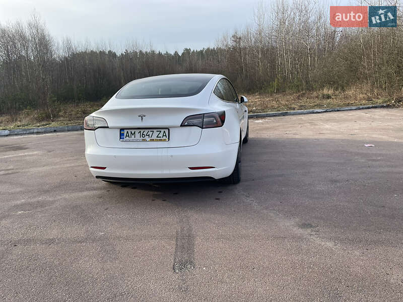 Седан Tesla Model 3 2020 в Житомирі