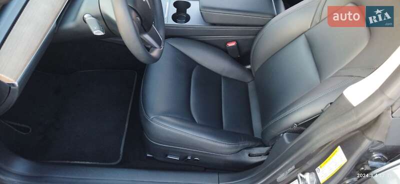 Седан Tesla Model 3 2021 в Тячеві