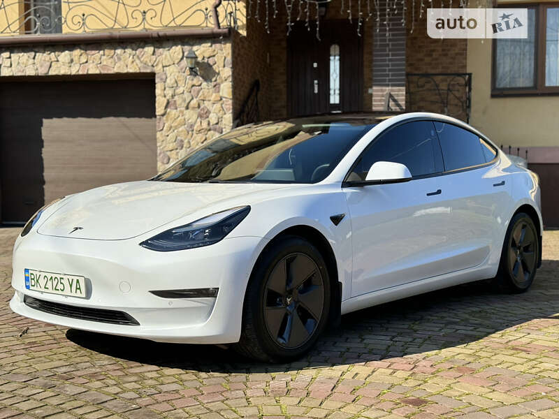 Седан Tesla Model 3 2021 в Дубно