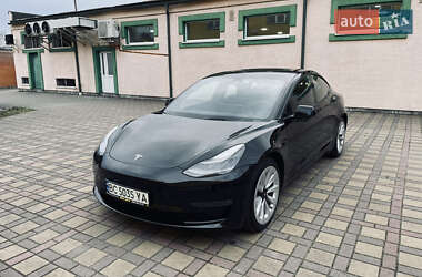 Седан Tesla Model 3 2022 в Стрию