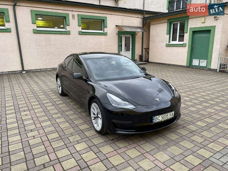Седан Tesla Model 3 2022 в Стрые