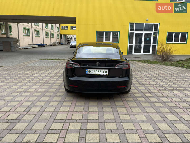 Седан Tesla Model 3 2022 в Стрые