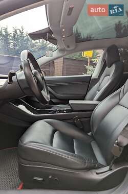 Седан Tesla Model 3 2019 в Черновцах