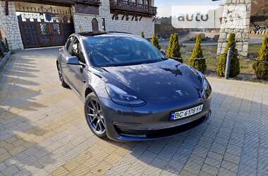 Седан Tesla Model 3 2022 в Львове