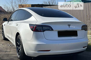 Седан Tesla Model 3 2021 в Ровно