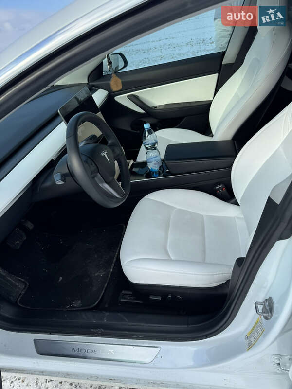 Седан Tesla Model 3 2019 в Черновцах