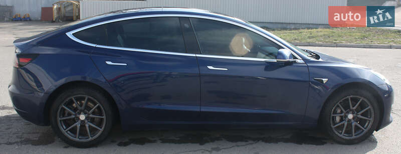 Седан Tesla Model 3 2020 в Львові