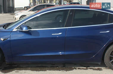 Седан Tesla Model 3 2020 в Львове