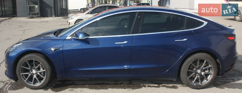 Седан Tesla Model 3 2020 в Львові