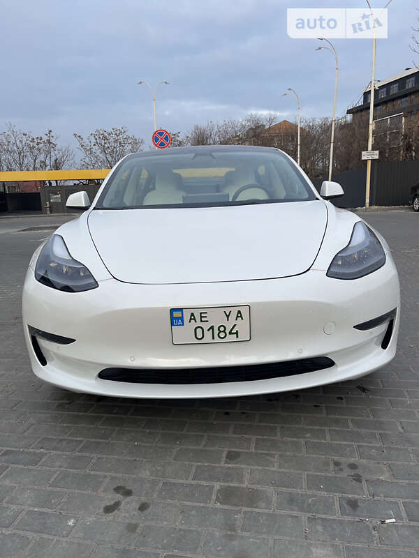 Седан Tesla Model 3 2022 в Днепре