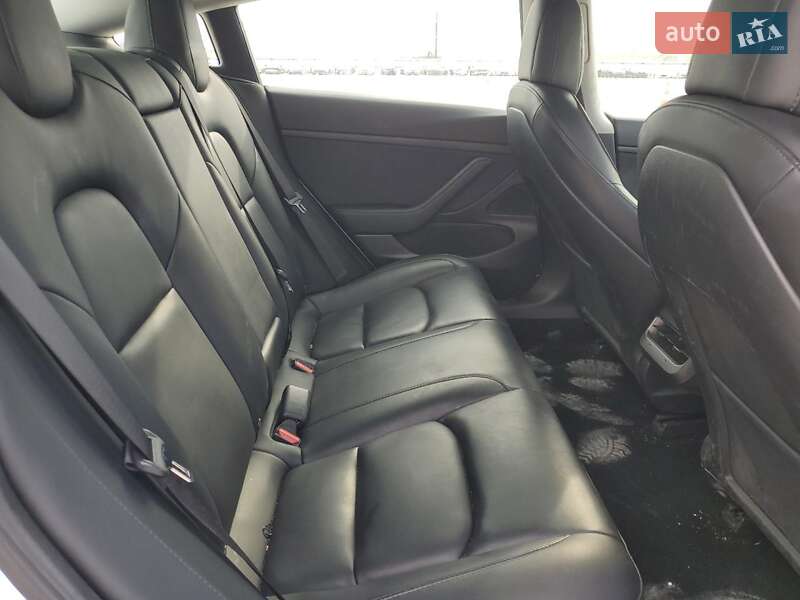Седан Tesla Model 3 2020 в Львове