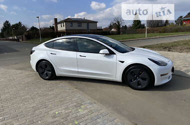 Седан Tesla Model 3 2021 в Киеве