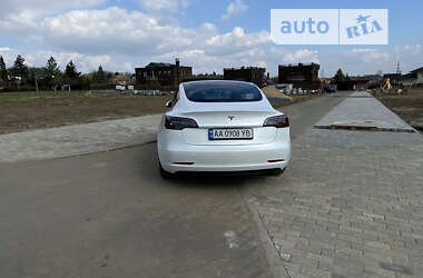 Седан Tesla Model 3 2021 в Киеве