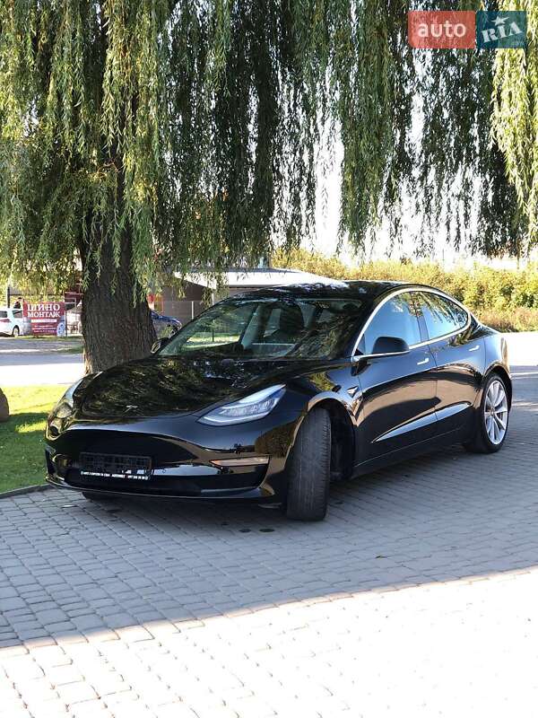 Седан Tesla Model 3 2018 в Львове