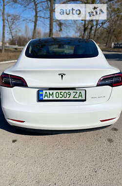 Седан Tesla Model 3 2021 в Звягеле