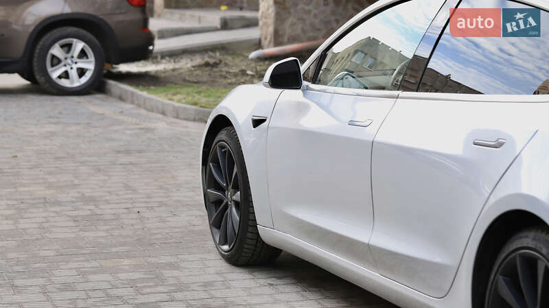 Седан Tesla Model 3 2019 в Тернополі