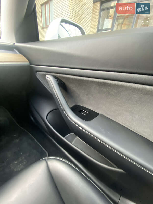 Седан Tesla Model 3 2019 в Тернополі