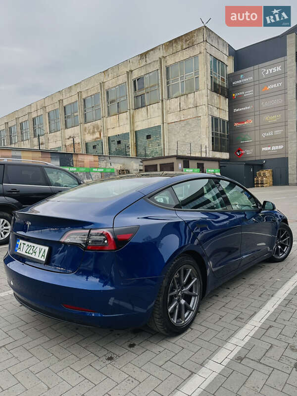 Седан Tesla Model 3 2021 в Івано-Франківську